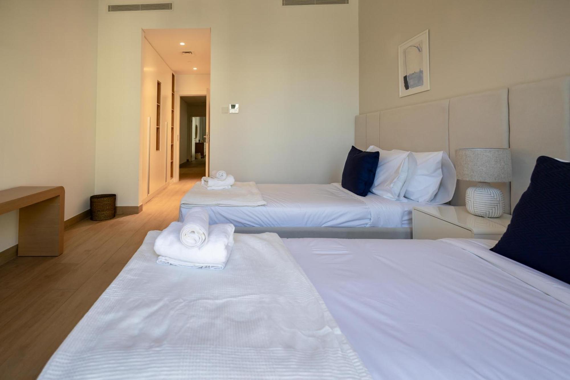 Apartment Higuests Experience Coastal Elegance At La Rive 2 In La Dubai
