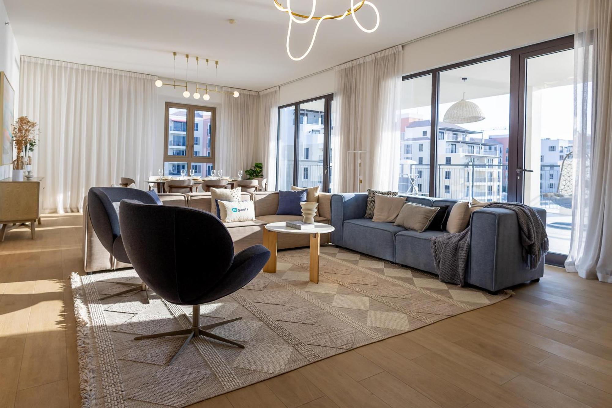 Higuests Experience Coastal Elegance At La Rive 2 In La Appartement *