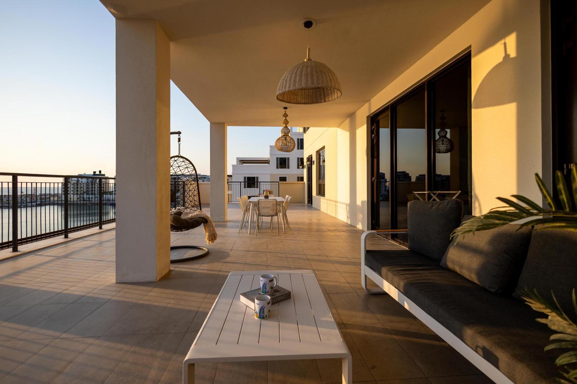 Higuests Experience Coastal Elegance At La Rive 2 In La Appartement *