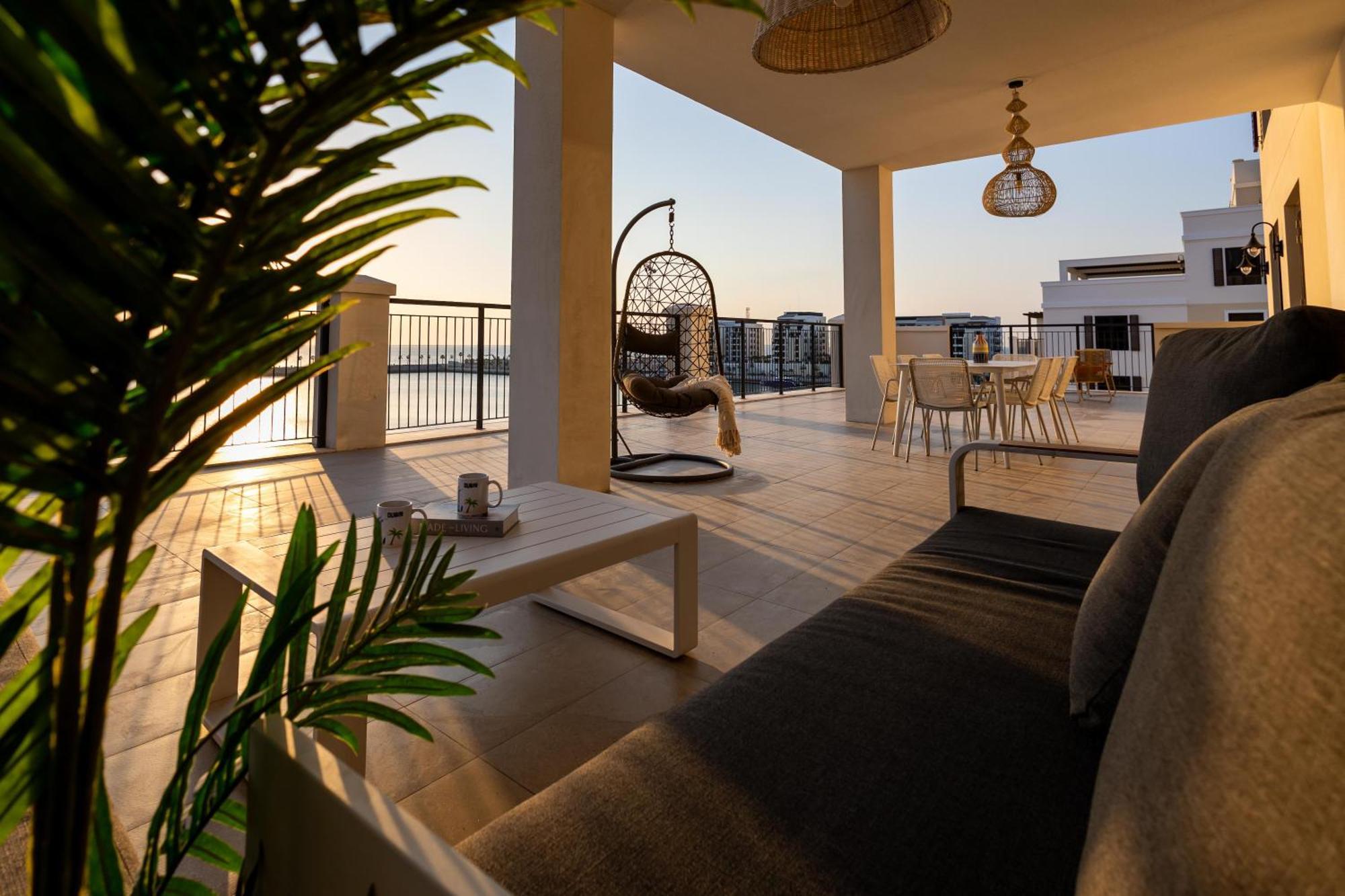 Higuests Experience Coastal Elegance At La Rive 2 In La Appartement
