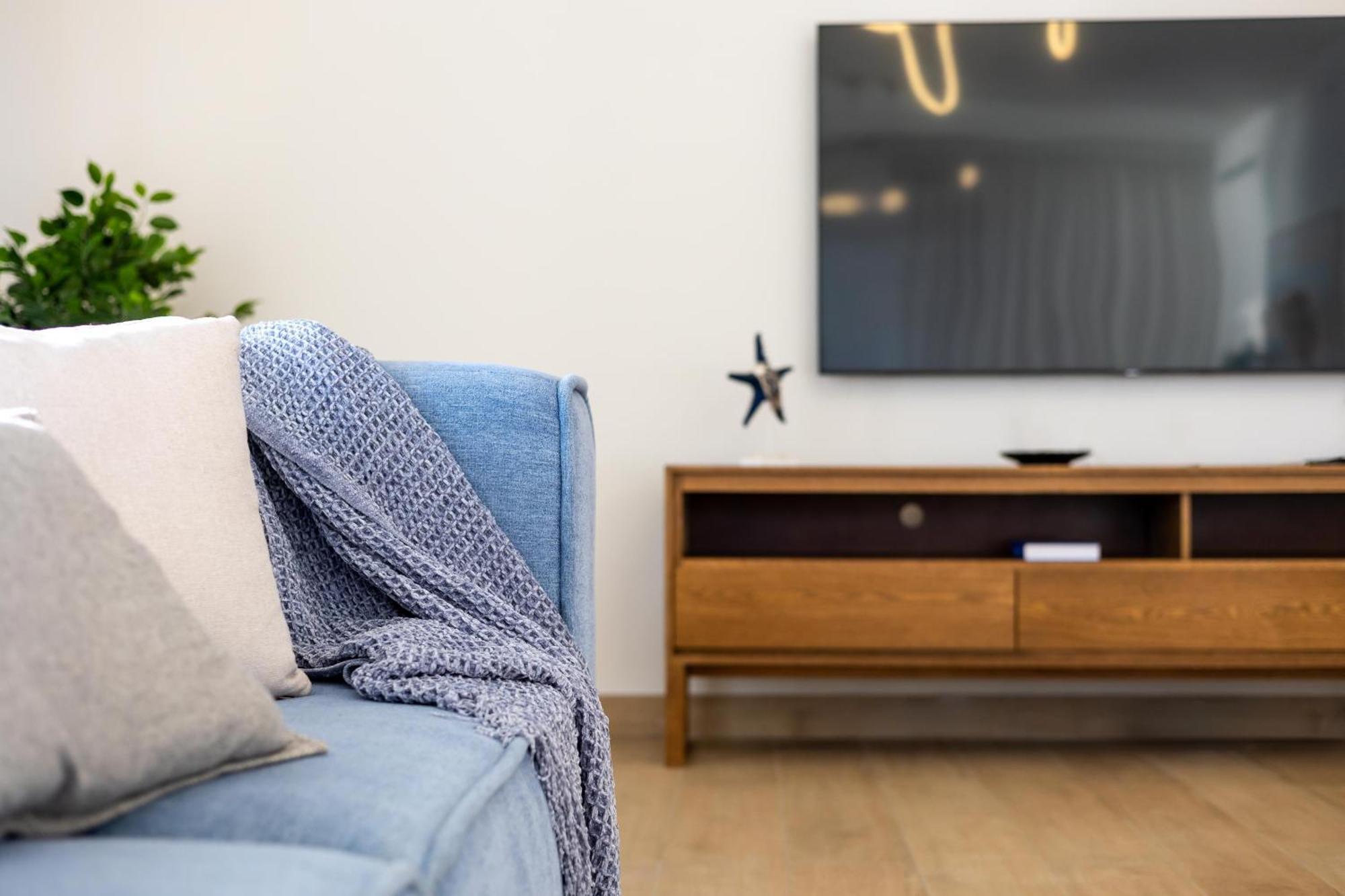 Appartement Higuests Experience Coastal Elegance At La Rive 2 In La