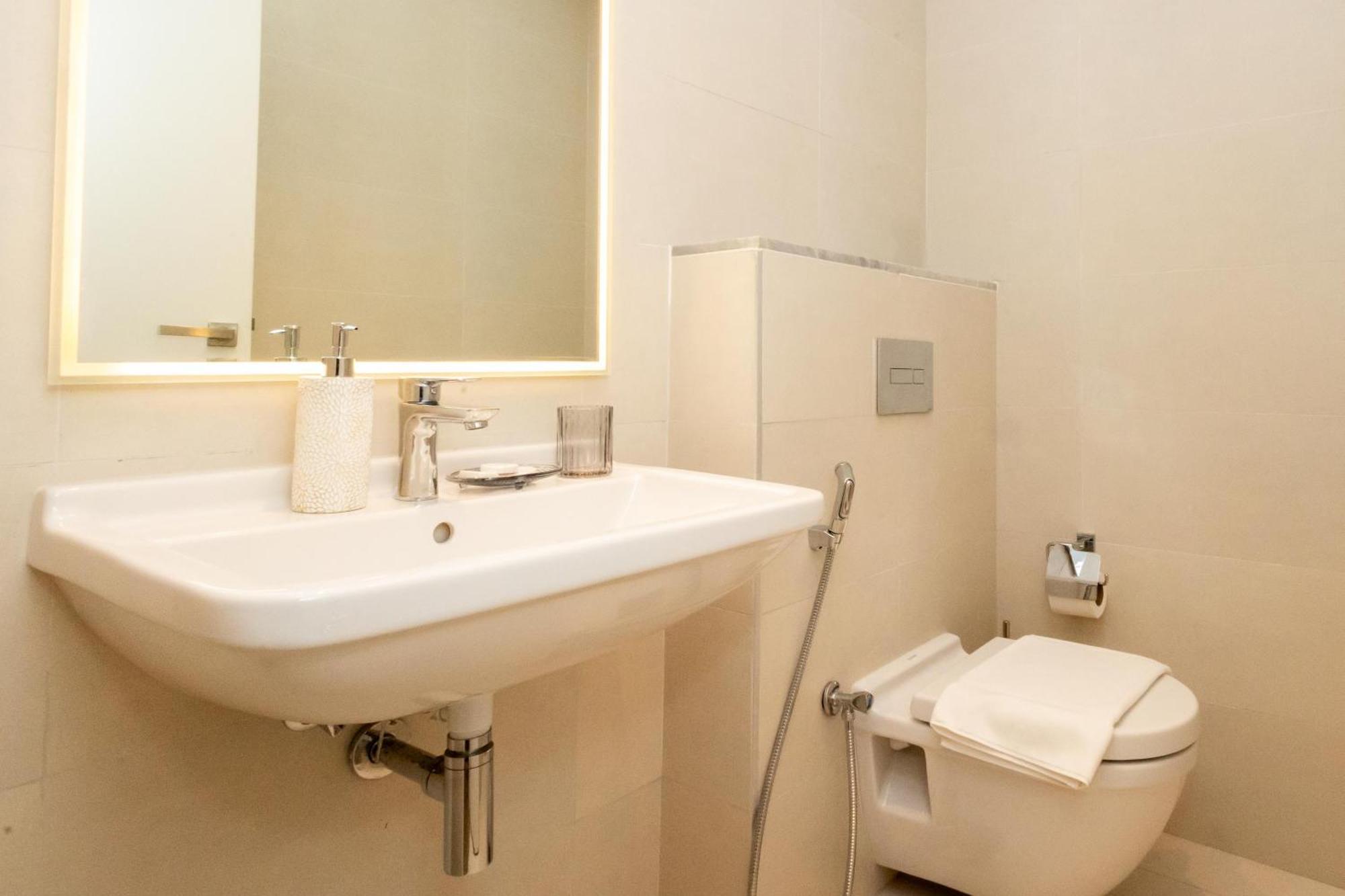 Appartement Higuests Experience Coastal Elegance At La Rive 2 In La Dubai