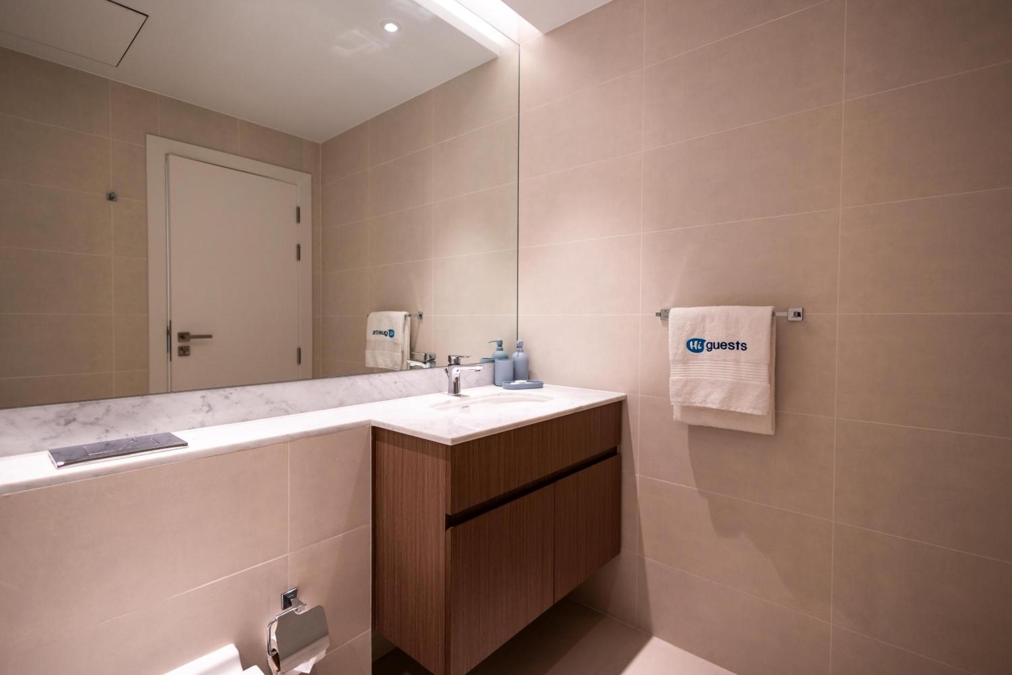 Higuests Experience Coastal Elegance At La Rive 2 In La Appartement