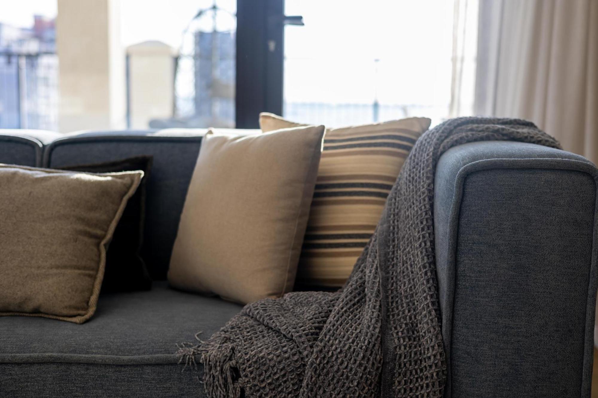 Higuests Experience Coastal Elegance At La Rive 2 In La Appartement *