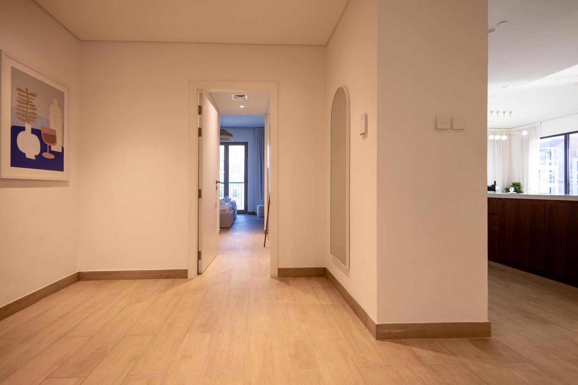 Higuests Experience Coastal Elegance At La Rive 2 In La Appartement Dubai