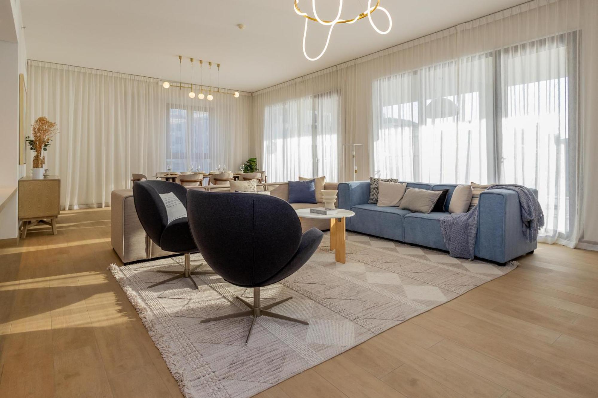 Higuests Experience Coastal Elegance At La Rive 2 In La Appartement