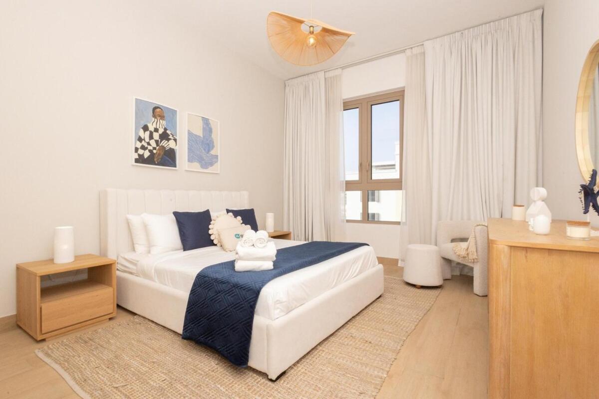 Appartement Higuests Experience Coastal Elegance At La Rive 2 In La Dubai