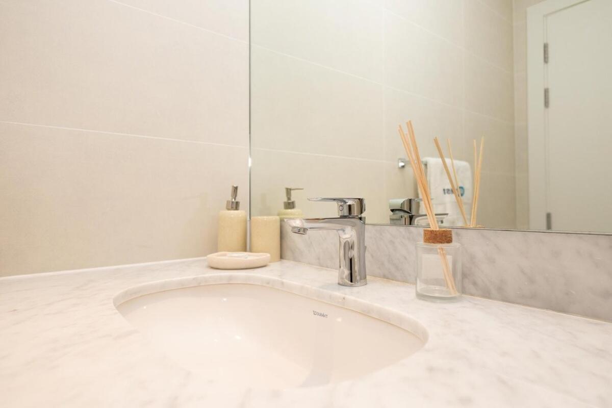 Higuests Experience Coastal Elegance At La Rive 2 In La Appartement Dubai