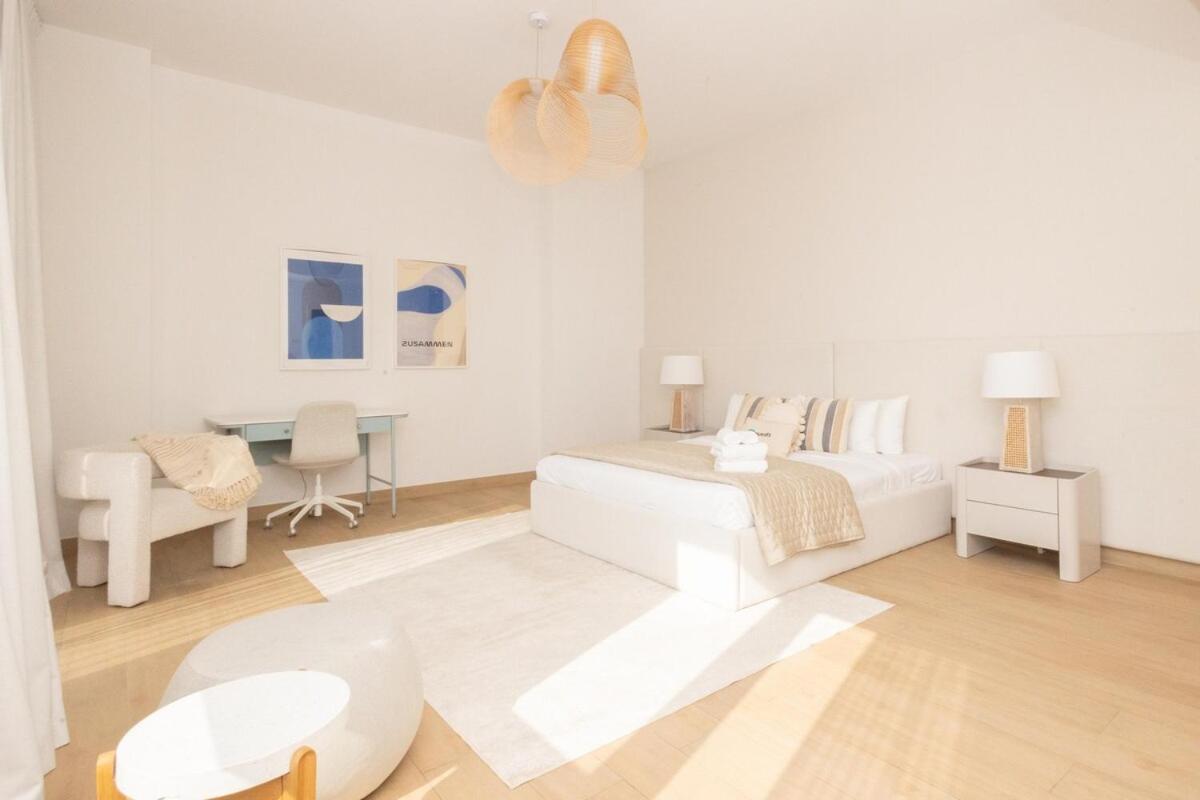Appartement Higuests Experience Coastal Elegance At La Rive 2 In La Dubai
